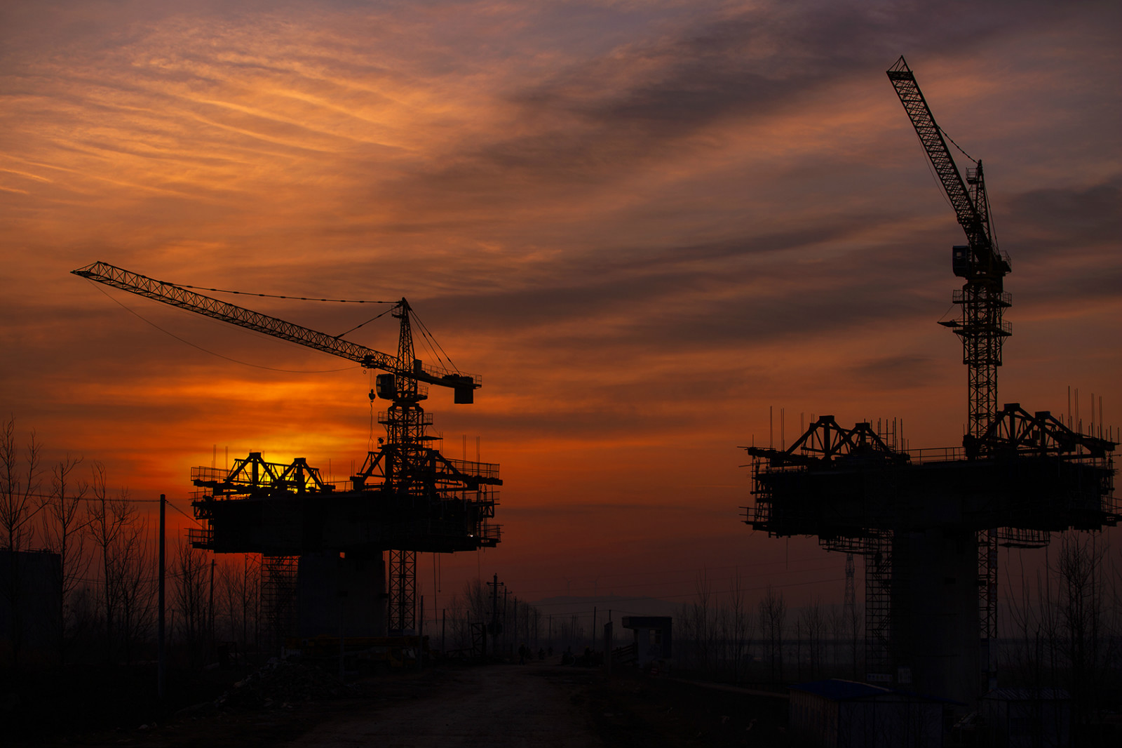 12  《晨曦中的工地》马素贞平顶山市园林绿化中心13937568866 退休_meitu_12.jpg