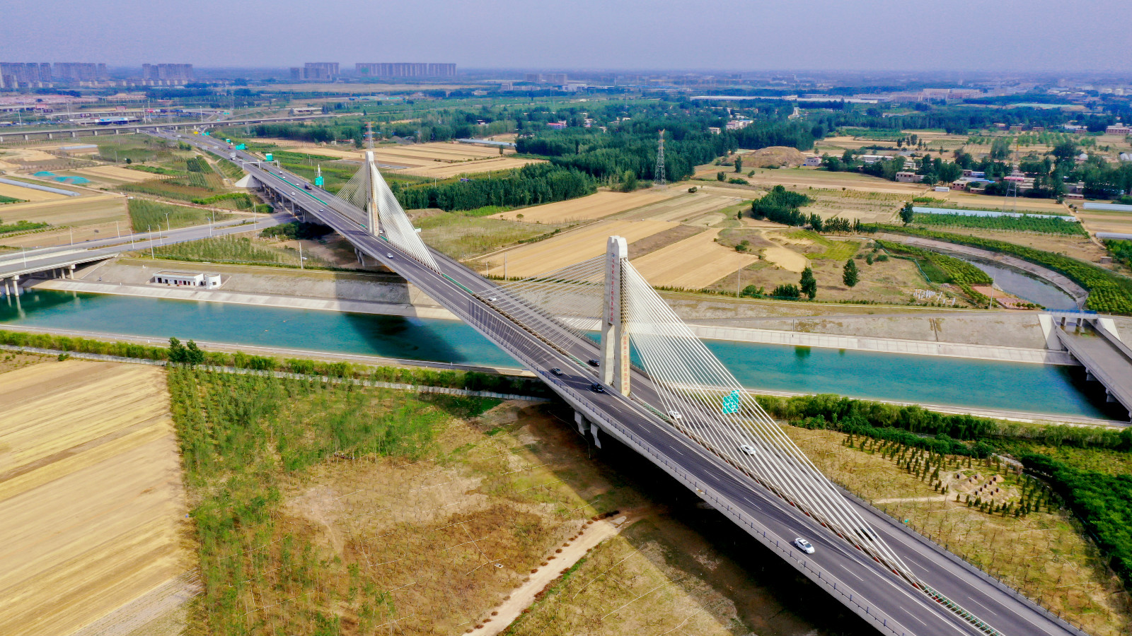 17 商丘至登封高速公路跨南水北调大桥_meitu_4.jpg 17 商丘至登封高速公路跨南水北调大桥_meitu_4.jpg