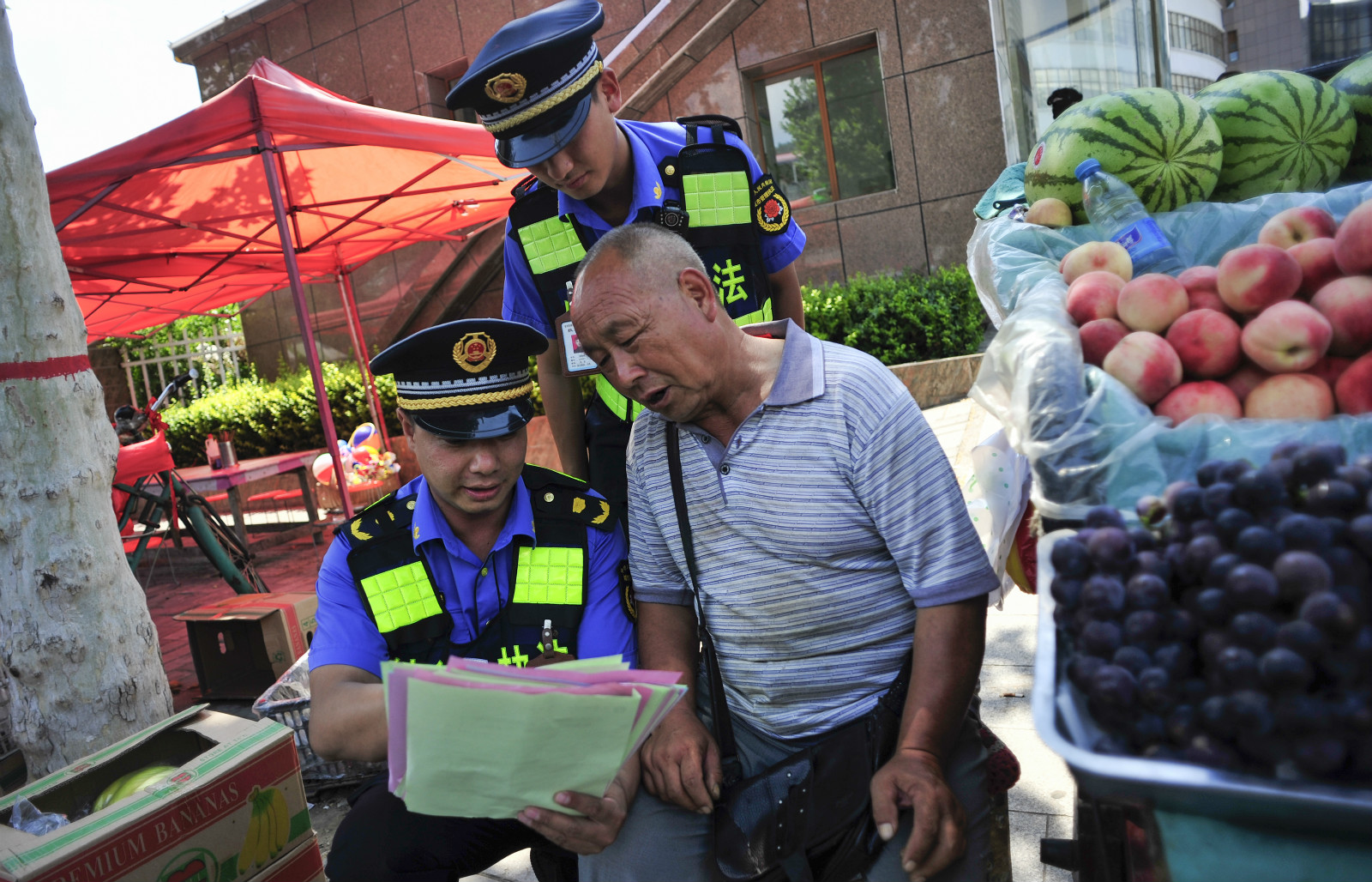 19 李玉航 宣传引导流动商贩,规范城区市容秩序 2019.7.15 栾川县城 栾川县城市管理局 13140497903_meitu_6.jpg 19 李玉航 宣传引导流动商贩,规范城区市容秩序 2019.7.15 栾川县城 栾川县城市管理局 13140497903_meitu_6.jpg